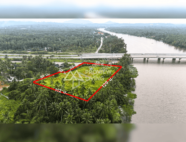 Urgent sale: Vacant land in Surat Thani, next to the Tapi River, near Ford Showroom, Bangkok Hospital, and Central Department Store. Size 6 rai 46 square wah.