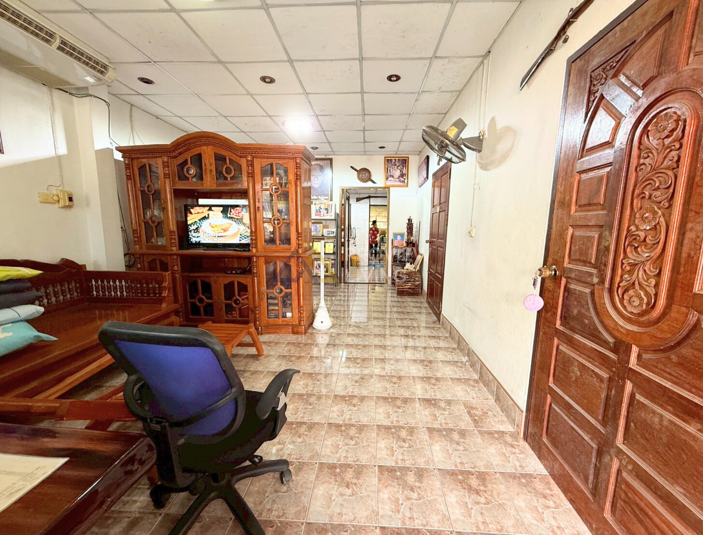 [ขายด่วน] บ้านพร้อมที่ดินใกล้สถานีภูธรตำรวจเขานิพนธ์ อำเภอเวียงสระ จ.สุราษฎร์ธานี พื้นที่รวม 162.4 ตร.วา 2 ห้องนอน 1 ห้องน้ำ 1 ห้องครัว 1 ห้องนั่งเล่น และพื้นที่สวนหลังบ้านพร้อมปรับเป็นสวนครัวหรือสิ่งปลูกสร้างอื่นๆ