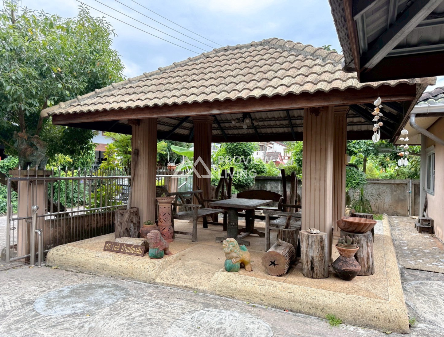 [ขายด่วน] บ้านเดี่ยว หลังใหญ่ มี2หลังในรั่วเดียว หมู่บ้านเสาวลักษณ์ 296.6 ตารางวา ราคา 8.XX ลบ.