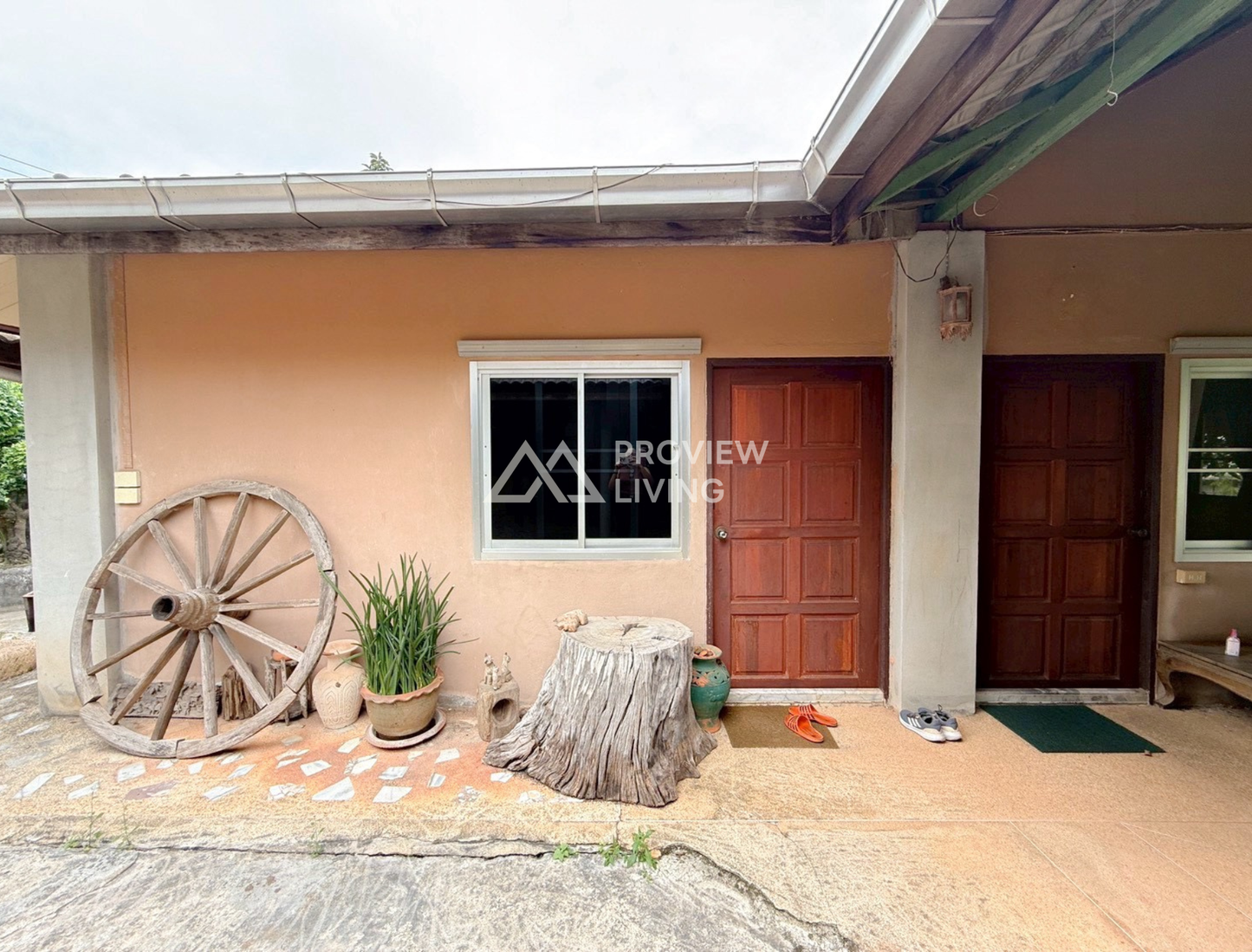 [ขายด่วน] บ้านเดี่ยว หลังใหญ่ มี2หลังในรั่วเดียว หมู่บ้านเสาวลักษณ์ 296.6 ตารางวา ราคา 8.XX ลบ.