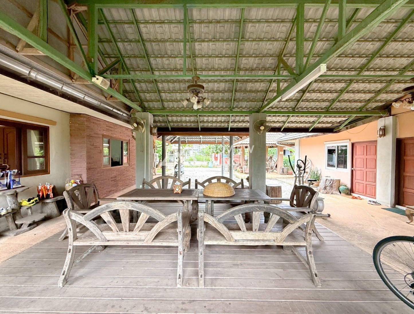 [ขายด่วน] บ้านเดี่ยว หลังใหญ่ มี2หลังในรั่วเดียว หมู่บ้านเสาวลักษณ์ 296.6 ตารางวา ราคา 8.XX ลบ.