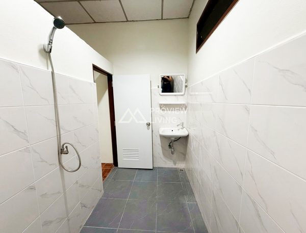 2-bedroom, 1-bathroom detached house for sale, Soi Chonkasem 43, near Khao Tha Phet | 1.85 million Baht