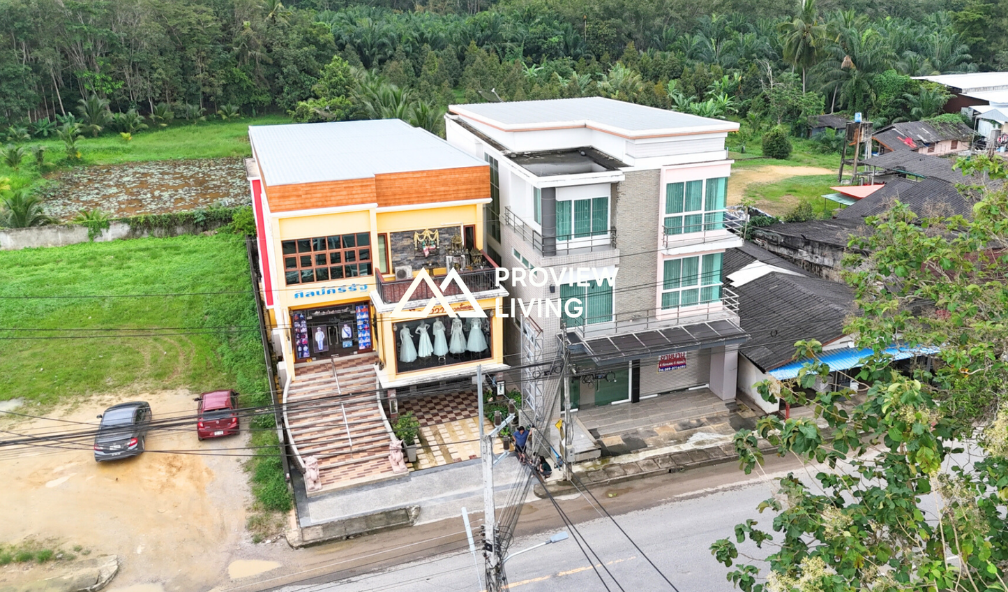 [ขายด่วน] อาคารพาณิชย์ 2 คูหา ขนาด 50 ตร.วา 4 ห้องนอน 5 ห้องน้ำ แถมแอร์ 6 ตัว ใกล้ที่ว่าการอำเภอคีรีรัฐนิคม ราคา 6.XX ลบ.