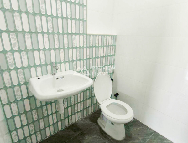 Business for sale: 5 rental rooms + fully occupied tenants, income 17,000 per month. Location: behind Wat Wiang @Chaiya.