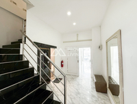 Urgent Sale: Commercial Building in Surat Thani. 3.5-story building, Aomsin Soi.