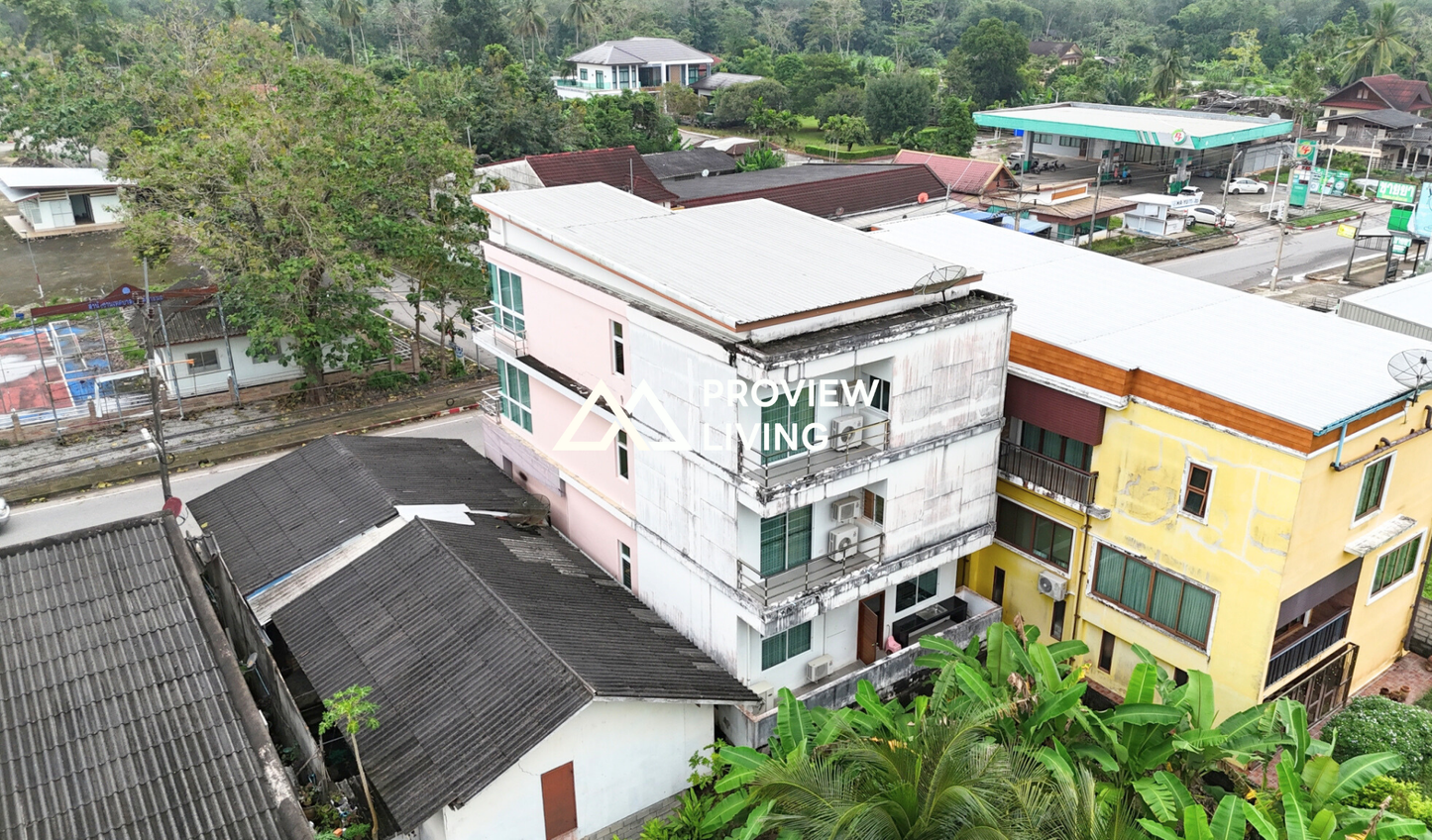 [ขายด่วน] อาคารพาณิชย์ 2 คูหา ขนาด 50 ตร.วา 4 ห้องนอน 5 ห้องน้ำ แถมแอร์ 6 ตัว ใกล้ที่ว่าการอำเภอคีรีรัฐนิคม ราคา 6.XX ลบ.