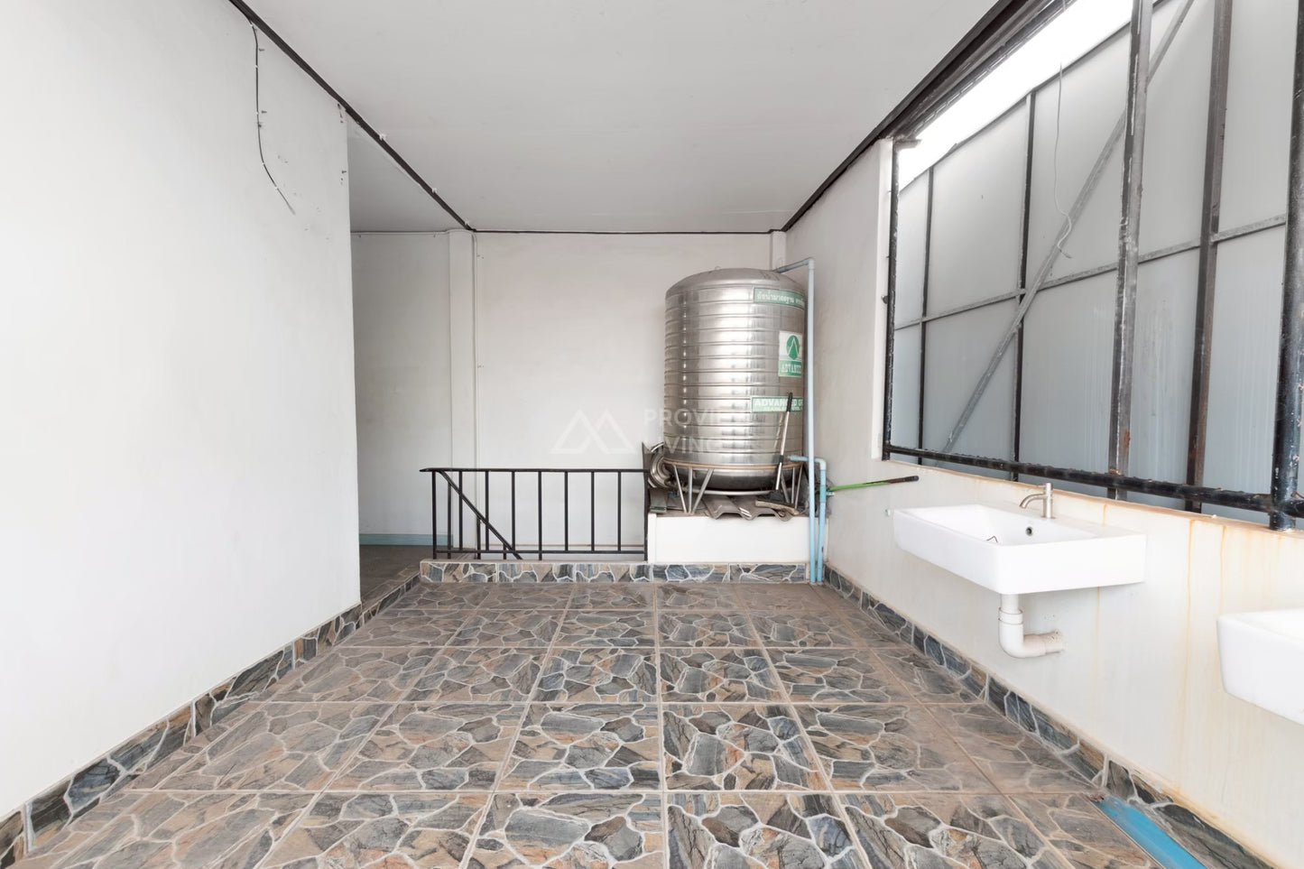 [ขายด่วน] หอพัก 3 ชั้น 8 ห้องนอน 4 ห้องน้ำ พื้นที่ 21.9 ตร.วา ทำเลที่ตั้งติดประตูหลังโรงเรียนจังหวัด 200 เมตร ทำเลดี ราคาสุดคุ้ม 3.X ล้าน