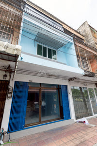 [For Sale] 2-story townhouse, 2 bedrooms, 2 bathrooms, 15.3 sq.wah, Dok Nok 13, near the provincial school, Samphao Thong Market, next to Ploenpet Hotel. Prime location, convenient travel, Surat Thani.
