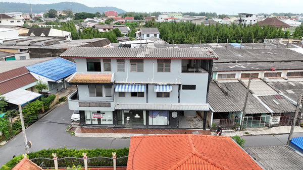 [Reserved] 3-story dormitory, 8 bedrooms, 4 bathrooms, 21.9 sq. wah. Located 200 meters from the back gate of the provincial school. Good location, great value for 3.X million baht. Surat Thani.