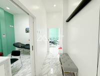 Urgent Sale: Commercial Building in Surat Thani. 3.5-story building, Aomsin Soi.