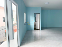 Urgent sale: 2 commercial buildings, 49 sq.w., 300 meters from Pho Wai Market. Well-built, located on the main commercial road in the heart of Surat Thani. 5 bedrooms, 4 bathrooms.