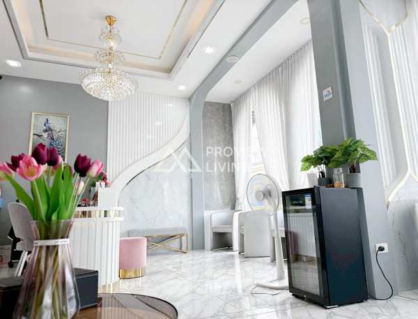 Urgent Sale: Commercial Building in Surat Thani. 3.5-story building, Aomsin Soi.