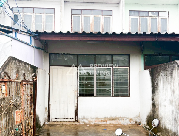 2-story townhome, 16.5 square wah, Soi Talad Mai 35, near Lucky Restaurant, price 980,000 Baht