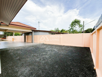 For sale: 2-storey detached corner house, Soi Sri Kasem 15, 100 sq.wah, 3 bedrooms, 3 bathrooms, 4 parking spaces, Baan Wassana, Tad Mai Nai Luek (near the slaughterhouse), Surat Thani.