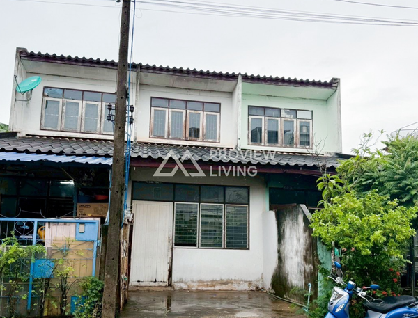 2-story townhome, 16.5 square wah, Soi Talad Mai 35, near Lucky Restaurant, price 980,000 Baht
