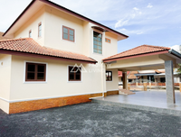 For sale: 2-storey detached corner house, Soi Sri Kasem 15, 100 sq.wah, 3 bedrooms, 3 bathrooms, 4 parking spaces, Baan Wassana, Tad Mai Nai Luek (near the slaughterhouse), Surat Thani.