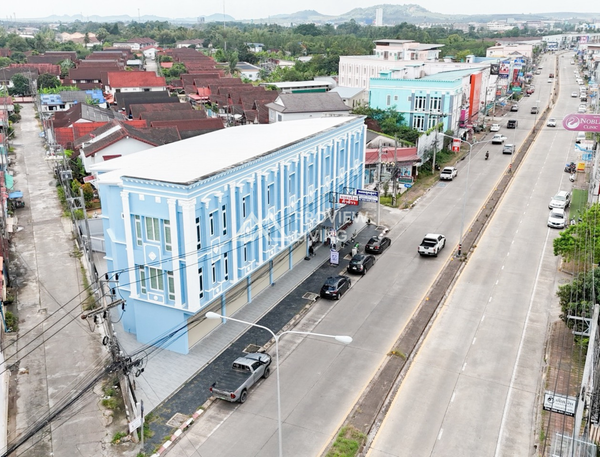 [Reserved] Commercial building, 3-story building (3 units, 2 units), on the new Si Kasem 15 road, starting at Surat Thani