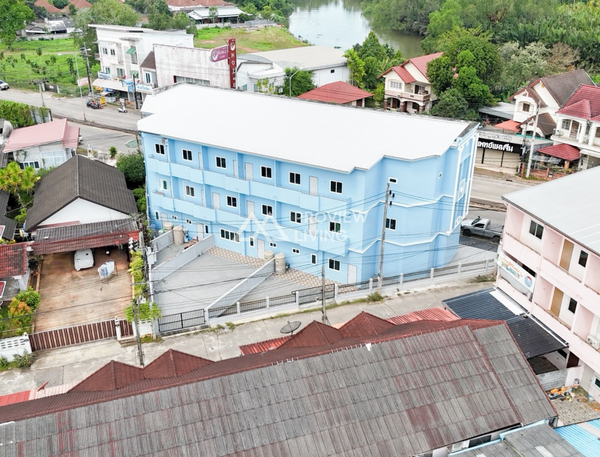 [Reserved] Commercial building, 3-story building (3 units, 2 units), on the new Si Kasem 15 road, starting at Surat Thani