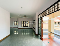 For sale: 2-storey detached corner house, Soi Sri Kasem 15, 100 sq.wah, 3 bedrooms, 3 bathrooms, 4 parking spaces, Baan Wassana, Tad Mai Nai Luek (near the slaughterhouse), Surat Thani.