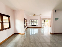 For sale: 2-storey detached corner house, Soi Sri Kasem 15, 100 sq.wah, 3 bedrooms, 3 bathrooms, 4 parking spaces, Baan Wassana, Tad Mai Nai Luek (near the slaughterhouse), Surat Thani.