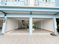 [Reserved] Commercial building, 3-story building (3 units, 2 units), on the new Si Kasem 15 road, starting at Surat Thani