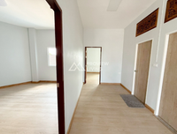 [Reserved] Commercial building, 3-story building (3 units, 2 units), on the new Si Kasem 15 road, starting at Surat Thani