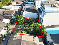 Land for sale, subdivided plots, 53 sq. wah / 2 plots, in the heart of Surat Thani market, 24-meter frontage, near Thaksin Hospital. Price 2.3 million baht.