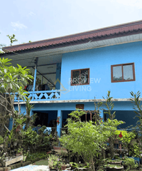 For quick sale: Garden house in Surat Thani, fully furnished, with various trees. 5 bedrooms, 2 bathrooms, with a waterfront pavilion. Large plot of land 381 sq. wah, 25 m wide, 61 m deep.