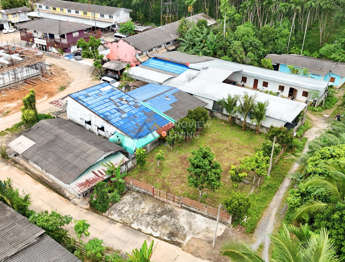 [ขายด่วน] บ้านพร้อมที่ดินใกล้สถานีภูธรตำรวจเขานิพนธ์ อำเภอเวียงสระ จ.สุราษฎร์ธานี พื้นที่รวม 162.4 ตร.วา 2 ห้องนอน 1 ห้องน้ำ 1 ห้องครัว 1 ห้องนั่งเล่น และพื้นที่สวนหลังบ้านพร้อมปรับเป็นสวนครัวหรือสิ่งปลูกสร้างอื่นๆ