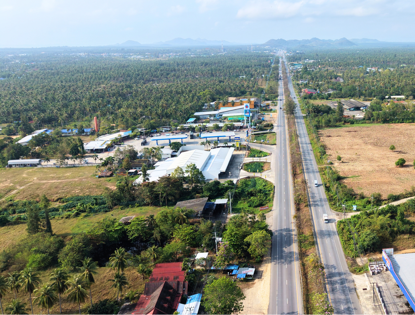 26-000054 ธุรกิจปั๊มน้ำมัน ปตท.  15  ไร่ สาขาทุ่งประดู่  @ทับสะแก ปั๊มไซส์ XL  “40 หัวจ่าย”   หน้ากว้าง  103  ม.  ลึก  214  ม. 