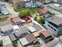 2-story detached house for sale in Soi Phakdi Anusorn 2, opposite Surat Thani City Municipality, for 3.XX million baht.