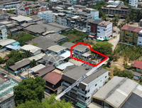 2-story detached house for sale in Soi Phakdi Anusorn 2, opposite Surat Thani City Municipality, for 3.XX million baht.