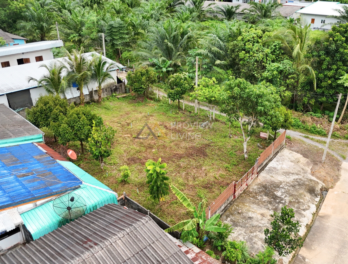 [ขายด่วน] บ้านพร้อมที่ดินใกล้สถานีภูธรตำรวจเขานิพนธ์ อำเภอเวียงสระ จ.สุราษฎร์ธานี พื้นที่รวม 162.4 ตร.วา 2 ห้องนอน 1 ห้องน้ำ 1 ห้องครัว 1 ห้องนั่งเล่น และพื้นที่สวนหลังบ้านพร้อมปรับเป็นสวนครัวหรือสิ่งปลูกสร้างอื่นๆ