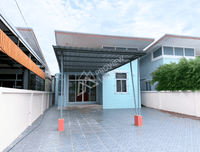 Urgent sale! 3-bedroom, 2-bathroom detached house in Soi Sriwichai 16, near Surat Thani Hospital. Fully furnished. Special price 2.2X million!
