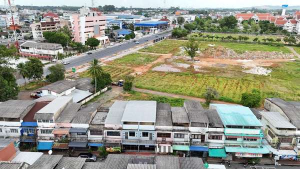 [FOR SALE] 2-storey shophouse, 2 units. Each unit has 2 bedrooms, 2 bathrooms. Total size 30.2 sq.wa. Soi Nok 13. Near Suratthani School, Government Complex, and Suratthani Technical College.
