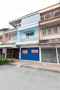 [For Sale] 2-story townhouse, 2 bedrooms, 2 bathrooms, 15.3 sq.wah, Dok Nok 13, near the provincial school, Samphao Thong Market, next to Ploenpet Hotel. Prime location, convenient travel, Surat Thani.
