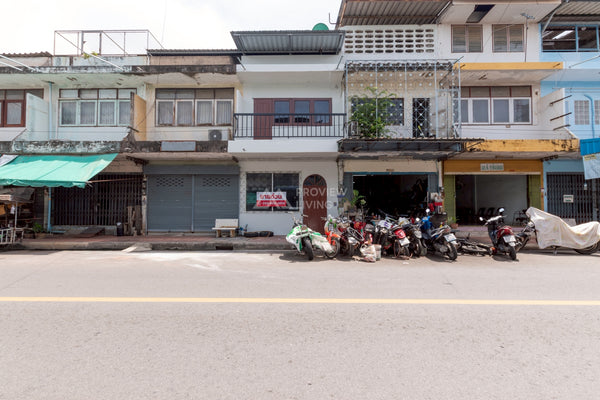 [FOR SALE] 2-story townhouse, 3 bedrooms, 1 bathroom, 15.2 sq. wah, Dok Nok 13. Near the provincial school, technical college, and city hall. Good location, convenient travel. Surat Thani.