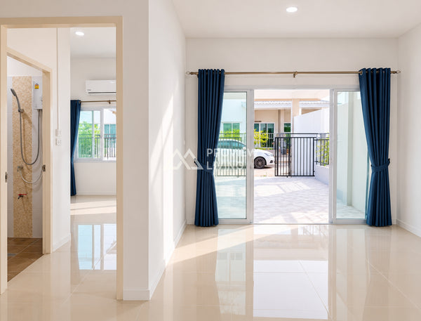 Urgent sale: Two-story detached house, Siraphat Private Thung Gong. 3 bedrooms, 2 bathrooms. Near Bangkok Hospital, Central Plaza, and Surat Thani Hospital.