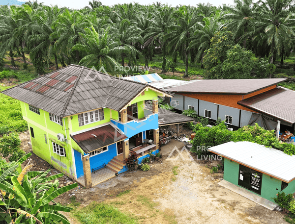 URGENT SALE: Two-story detached house in Surat Thani, with land size of 153.9 square wah. Roadside frontage. 2.3 km from Phunphin Railway Station. 2 bedrooms, 2 bathrooms.