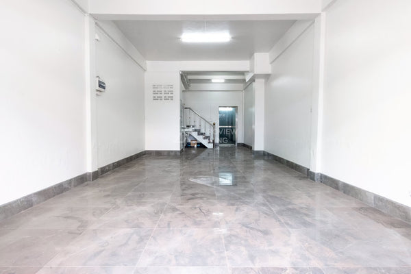 [FOR SALE] 2-storey shophouse, 2 units. Each unit has 2 bedrooms, 2 bathrooms. Total size 30.2 sq.wa. Soi Nok 13. Near Suratthani School, Government Complex, and Suratthani Technical College.