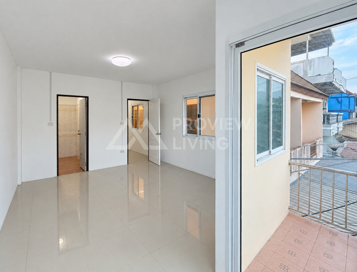 ขายอาคารพาณิชย์ 3 ชั้น รีโนเวทใหม่ @วัดโพธิ์ 10 ใกล้ศรีมิลินท์ สระว่ายน้ำ - เยื้องปั๊มน้ำมันบางจาก 3.X ล้านบาท