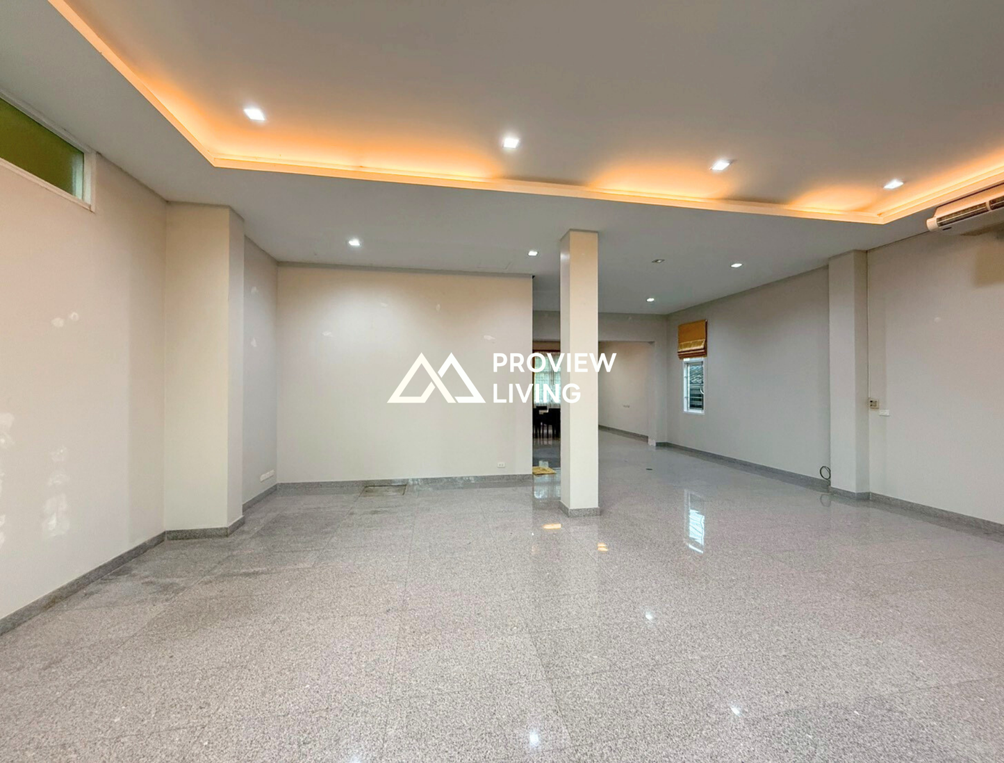 [ขายด่วน] อาคารพาณิชย์ 2 คูหา ขนาด 50 ตร.วา 4 ห้องนอน 5 ห้องน้ำ แถมแอร์ 6 ตัว ใกล้ที่ว่าการอำเภอคีรีรัฐนิคม ราคา 6.XX ลบ.