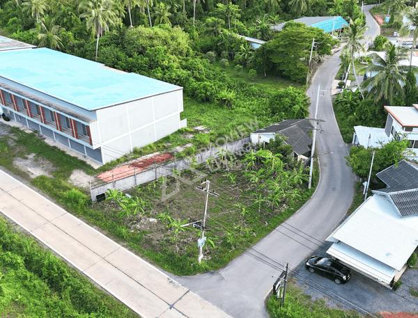 Urgent Sale: Vacant land, 1 ngan 1.5 sq. wa., prime location near Wat Pradu, close to Surat Thani Hospital and Central Surat Thani. 19-meter frontage, 24-meter depth. Suitable for residential development.