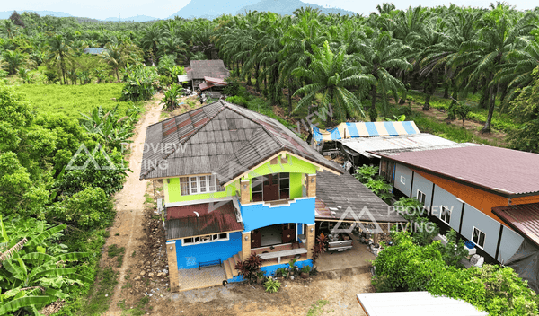 URGENT SALE: Two-story detached house in Surat Thani, with land size of 153.9 square wah. Roadside frontage. 2.3 km from Phunphin Railway Station. 2 bedrooms, 2 bathrooms.