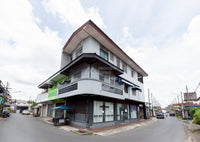 [Reserved] 3-story dormitory, 8 bedrooms, 4 bathrooms, 21.9 sq. wah. Located 200 meters from the back gate of the provincial school. Good location, great value for 3.X million baht. Surat Thani.
