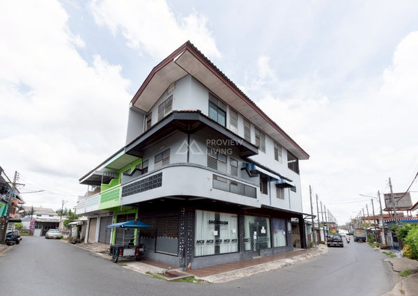 [Reserved] 3-story dormitory, 8 bedrooms, 4 bathrooms, 21.9 sq. wah. Located 200 meters from the back gate of the provincial school. Good location, great value for 3.X million baht. Surat Thani.