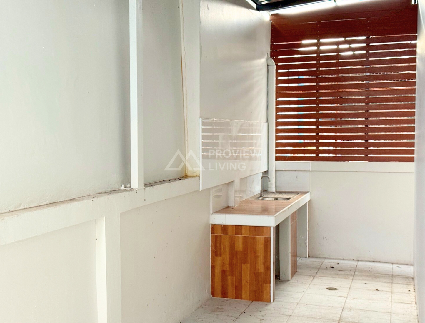 [ขายด่วน] บ้านเดี่ยวหลังใหญ่ 3 ห้องนอน 2 ห้องน้ำ ใกล้โรงพยาบาลสุราษฎร์ฯแถมเฟอร์ครบ พร้อมเข้าอยู่ ราคา 2.2X ล้าน!