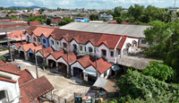 Urgent Sale: Corner House in Surat Thani, large plot, good location – Saowaluck 1 Village Soi 19, 2-story house, 8.5 meters wide, 90.5 sq. wah. Price only 2.XX million. 2 beds, 2 baths.