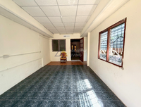 Urgent Sale: Corner House in Surat Thani, large plot, good location – Saowaluck 1 Village Soi 19, 2-story house, 8.5 meters wide, 90.5 sq. wah. Price only 2.XX million. 2 beds, 2 baths.