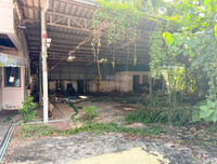 Urgent Sale: Corner House in Surat Thani, large plot, good location – Saowaluck 1 Village Soi 19, 2-story house, 8.5 meters wide, 90.5 sq. wah. Price only 2.XX million. 2 beds, 2 baths.